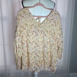 E. LUNA NWT Short Sleeve V-Neck Tie Back Hi Lo Hem Cream Floral Blouse 1XL